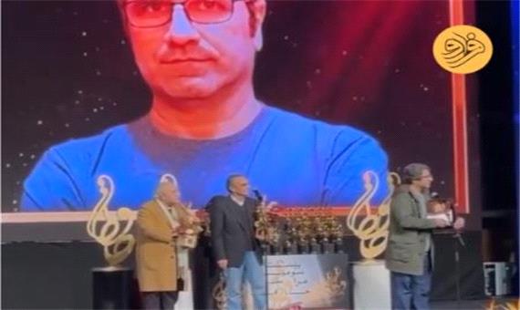 احمد بهرامی تندیس حافظ را به بازیگران زن ممنوع الکار اهدا کرد