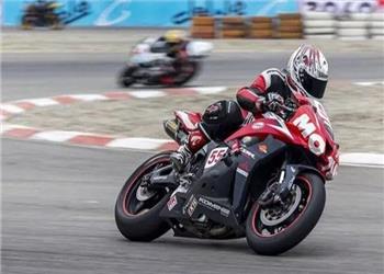 آموزش برای موتورسواری بانوان هست، اما گواهینامه نه