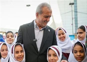 رئیسجمهور خطاب به دانش آموزان: ما تلاش خواهیم کرد که شما بهترین شوید/ ویدئو