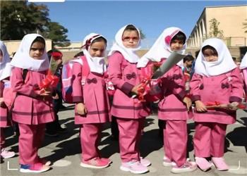 قیمت روپوش دانشآموزان و گلایه خانوادهها از اجبار مدارس