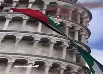 پرچم فلسطین بر فراز برج پیزا در ایتالیا